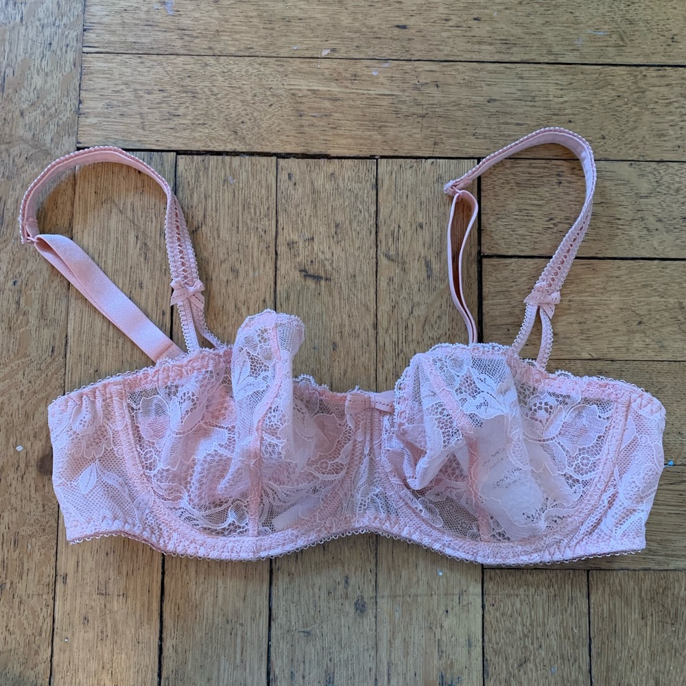 Beautiful Lace Underwire Bra (NWT)